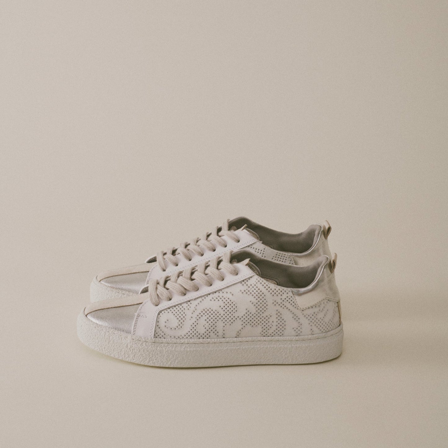 THE11 _Alternative White