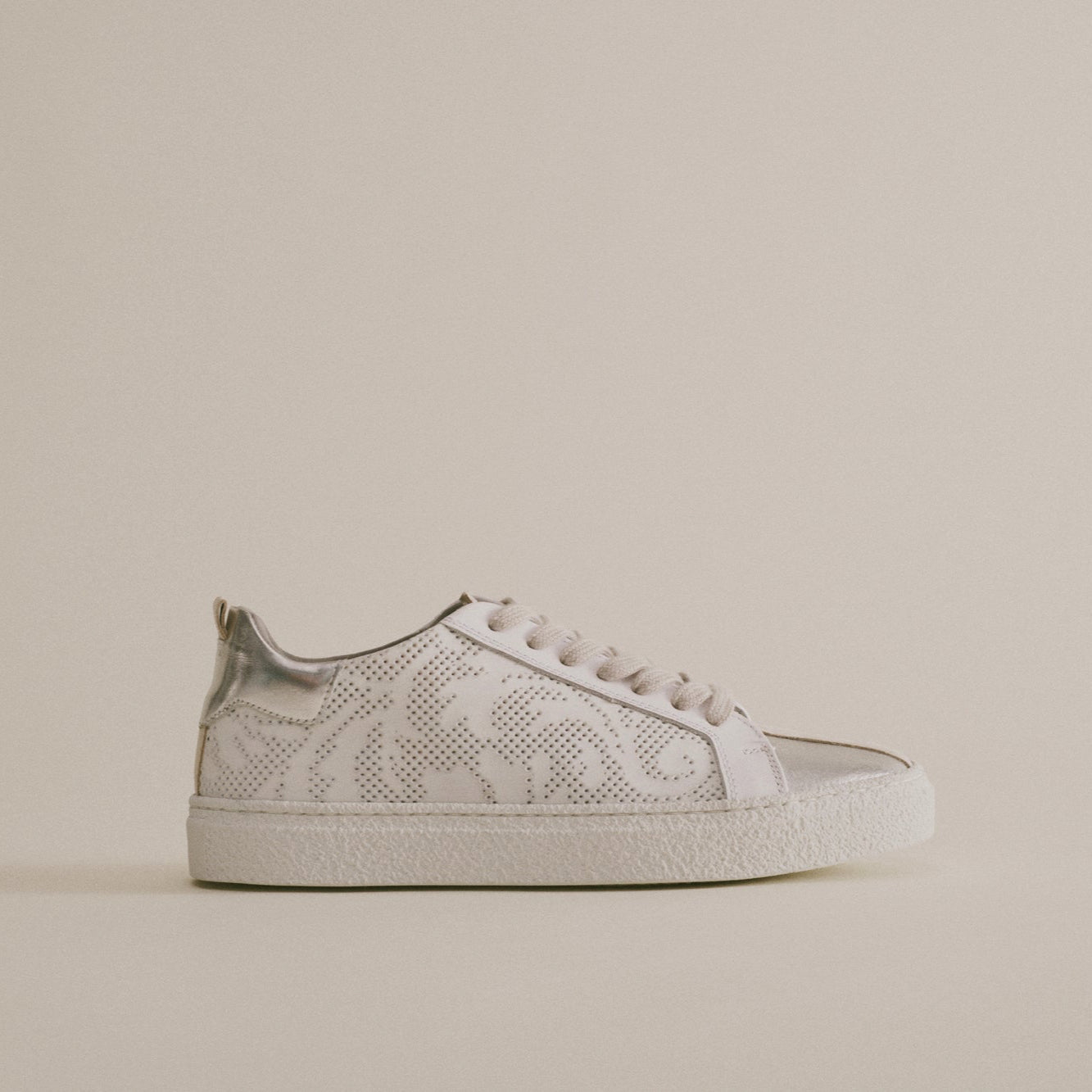 THE11 _Alternative White