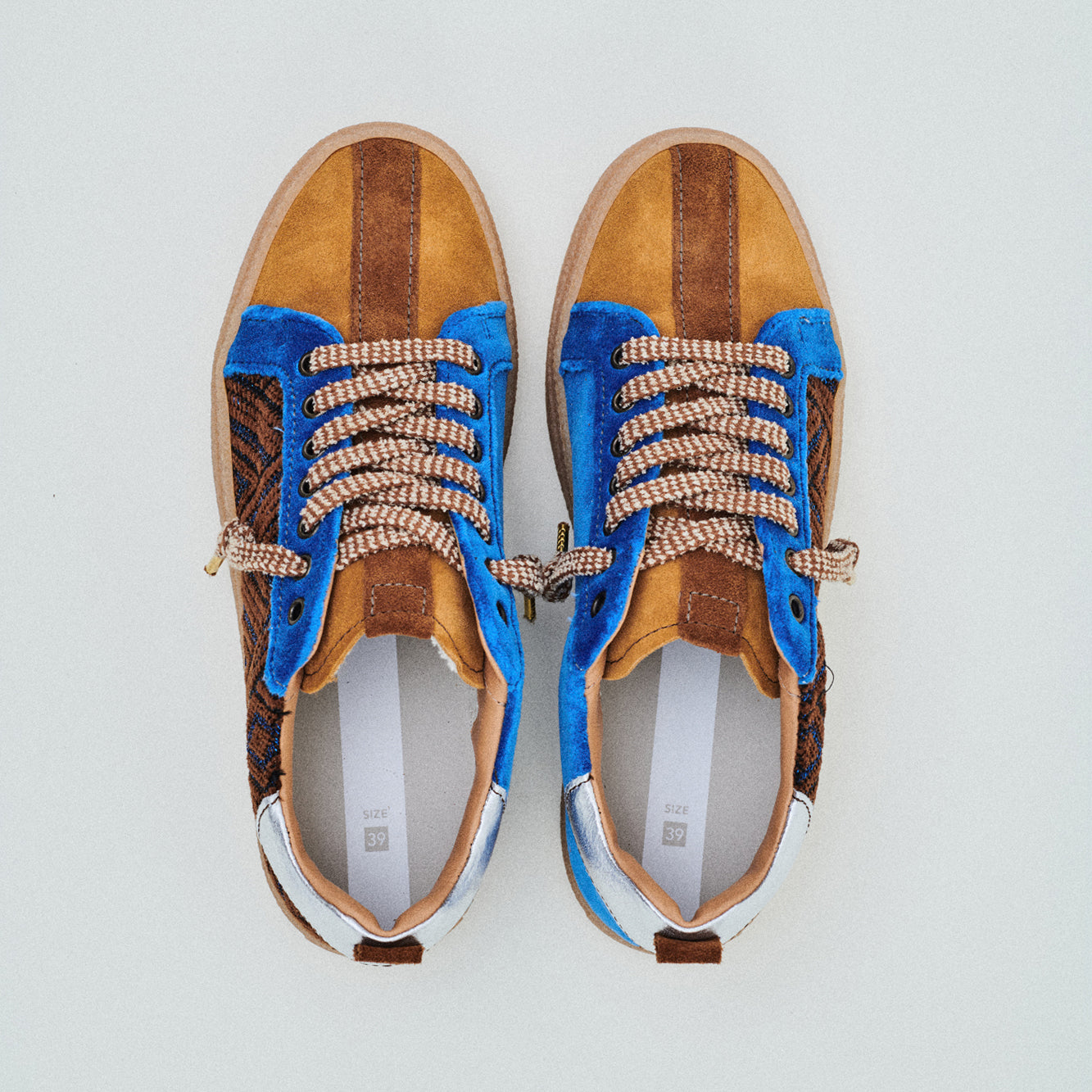 THE11 _ 16355 | Blue Voltage