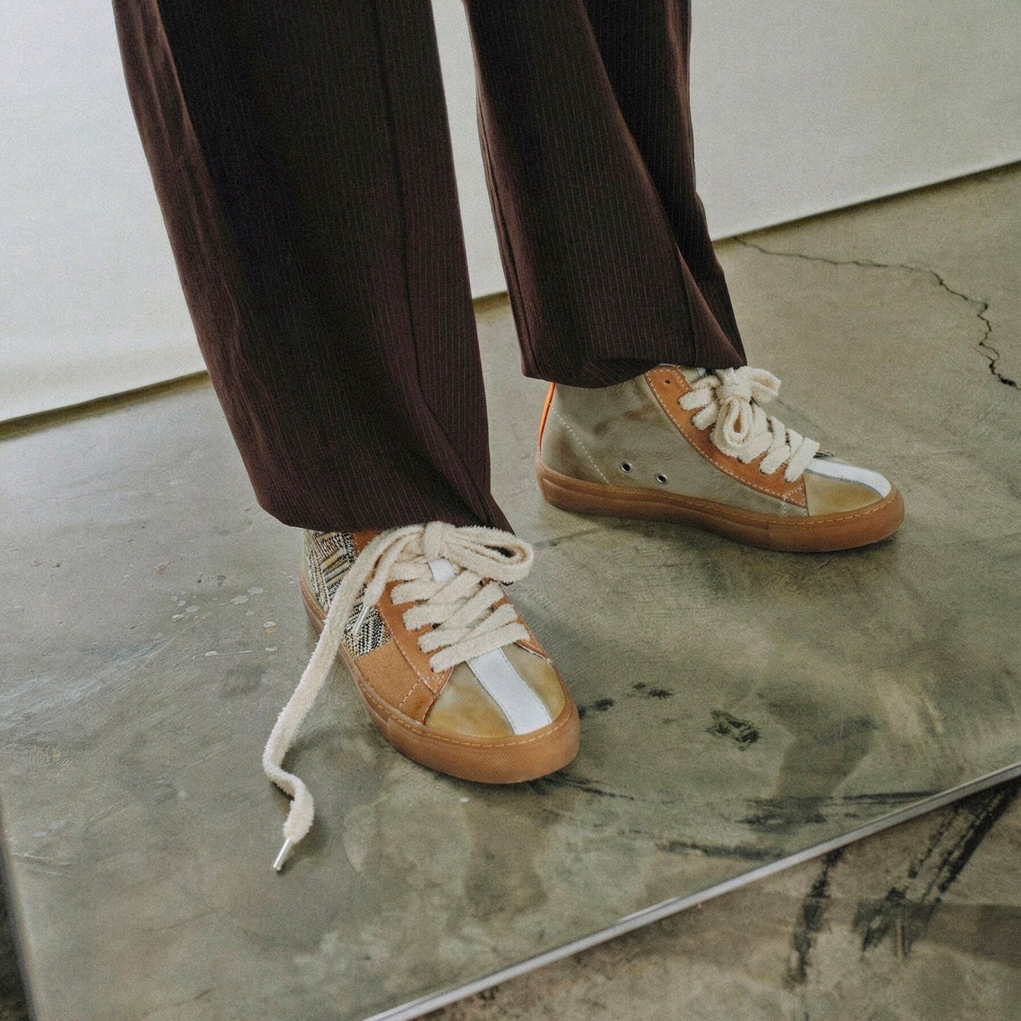 THE12 _ 15279 | White Pyramid Raffia