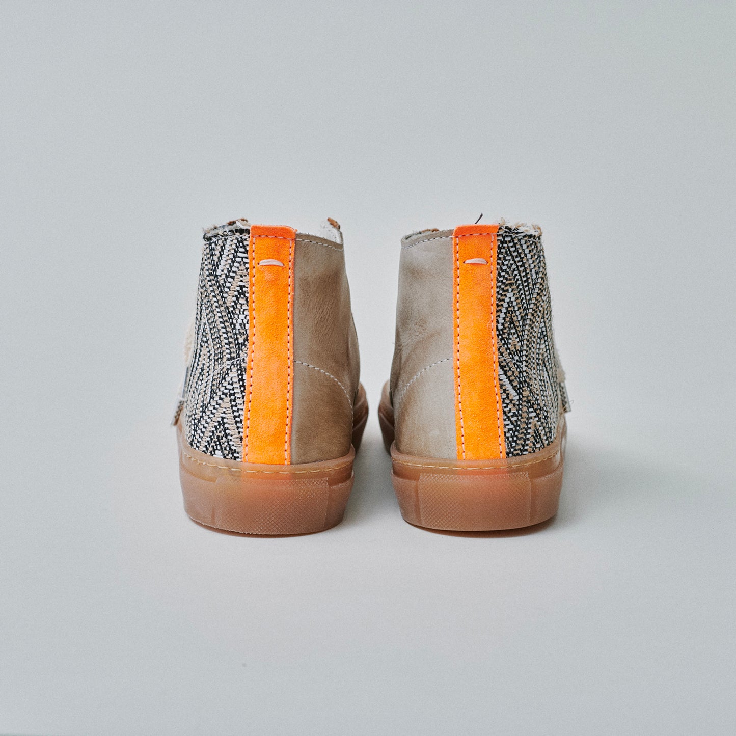 THE12 _ 15279 | White Pyramid Raffia