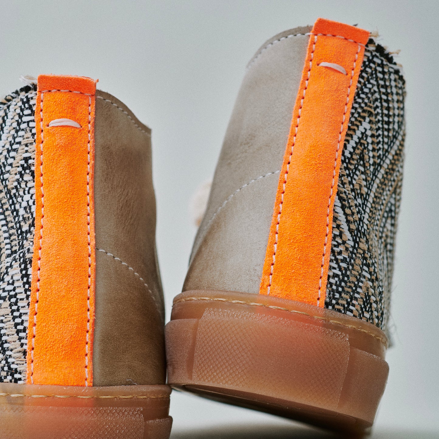 THE12 _ 15279 | White Pyramid Raffia